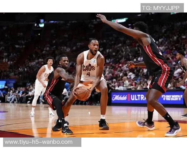 阿特金森谈梅里尔受伤情况需进一步观察莫布里撞击髋部影响 阿特金森谈梅里尔受伤情况需进一步观察莫布里撞击髋部影响