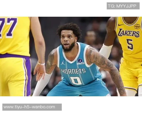 迈尔斯布里奇斯表现平平16投6中仅得15分5篮板三分球命中率不足三成 迈尔斯布里奇斯表现平平16投6中仅得15分5篮板三分球命中率不足三成