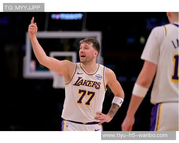 帕森斯称詹姆斯缺席为东契奇提供适应机会是积极信号 帕森斯称詹姆斯缺席为东契奇提供适应机会是积极信号