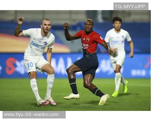 意大利媒体报道费内巴切关注埃斯波西托与斯卡马卡引援计划